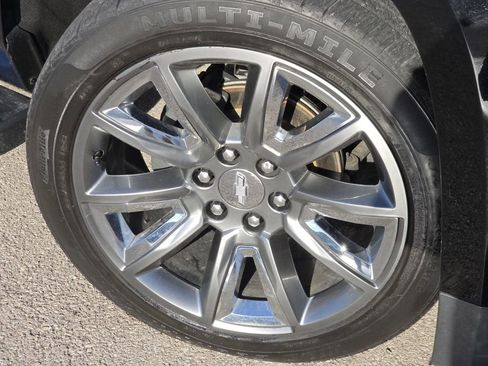 Used 2019 Chevrolet Tahoe LT w/ LT Signature Package image 19