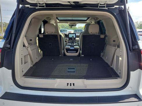 Used 2021 Lincoln Navigator Reserve image 7