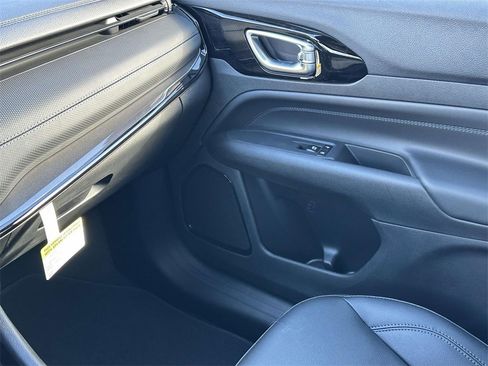 New 2026 Jeep Compass Limited image 17
