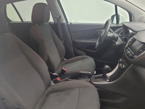 Used 2022 Chevrolet Trax LS w/ Tint and Cruise Package AWD/4WD image 21