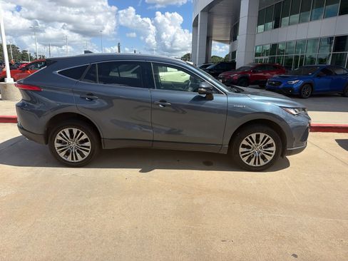 Used 2021 Toyota Venza Limited AWD/4WD image 3