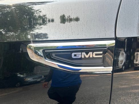 Used 2024 GMC Yukon SLT RWD image 12