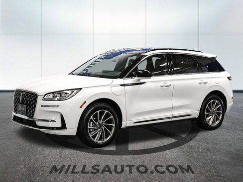 Used 2025 Lincoln Corsair Grand Touring image 2