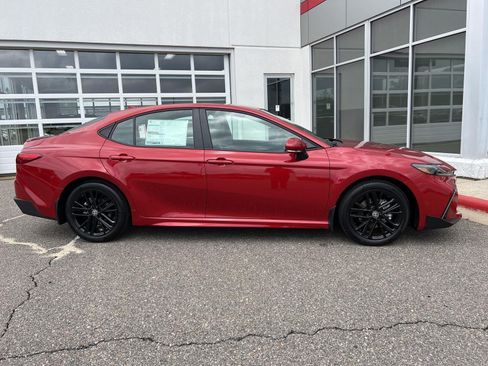 Used 2026 Toyota Camry SE w/ Convenience Package FWD image 1