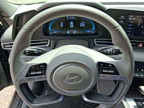 Used 2025 Hyundai Elantra Sport FWD image 22