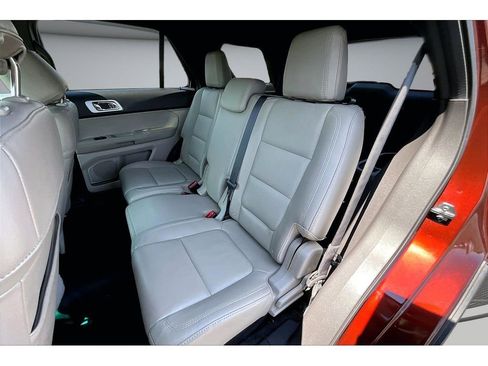 Used 2015 Ford Explorer XLT w/ Equipment Group 202A AWD/4WD image 27