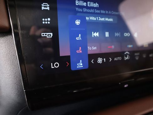 Used 2025 Lincoln Navigator L Reserve image 8