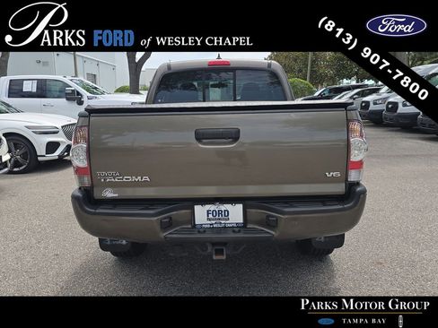 Used 2015 Toyota Tacoma 4x4 Access Cab V6 w/ TRD Sport Package image 5