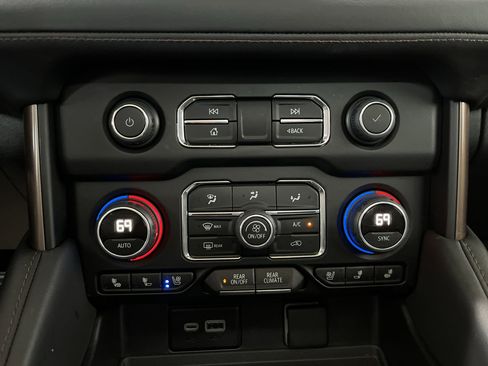 Used 2024 Chevrolet Tahoe High Country AWD/4WD image 27