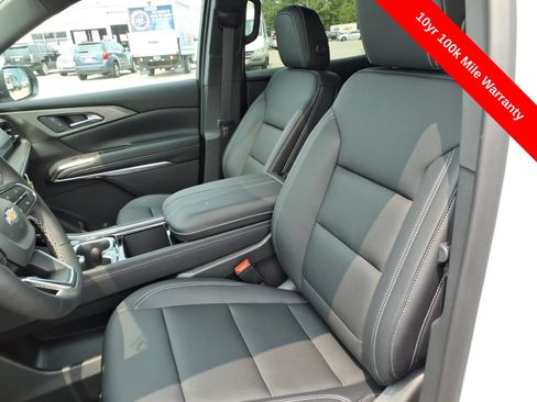 New 2026 Chevrolet Traverse LT w/ Sun and Wheel Package FWD image 17