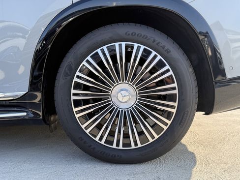 New 2025 Mercedes-Benz Maybach EQS 680 4MATIC image 12