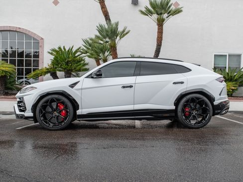 Used 2019 Lamborghini Urus image 2