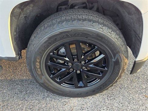 Used 2015 GMC Canyon SLE image 16