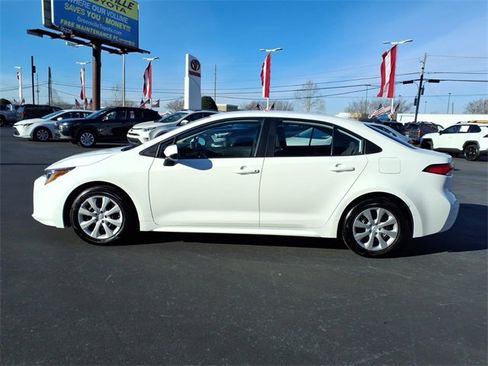Used 2024 Toyota Corolla LE image 3