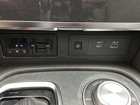 Used 2021 Nissan Armada SV AWD/4WD image 26
