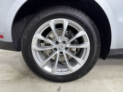 Certified 2025 Porsche Macan image 16