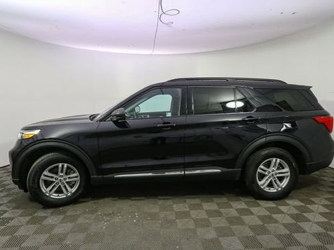 Used 2023 Ford Explorer XLT AWD/4WD image 6