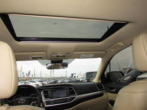 Used 2019 Toyota Highlander XLE image 20