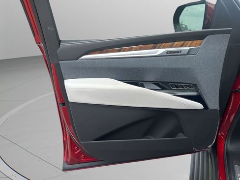 New 2026 Cadillac Escalade ESV Platinum Luxury w/ LPO, Floor Liner Package AWD/4WD image 32