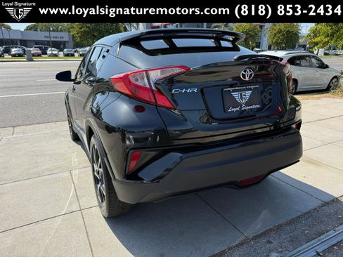 Used 2018 Toyota C-HR XLE FWD image 5