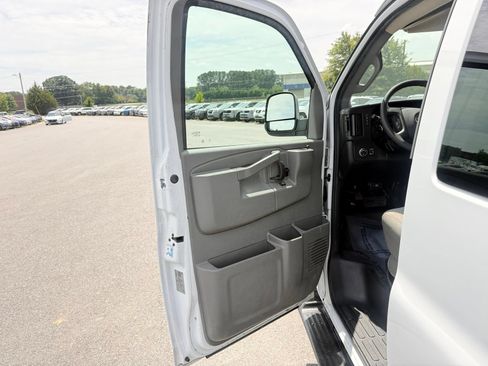 Used 2020 Chevrolet Express 3500 LT w/ LT Preferred Equipment Group RWD image 13