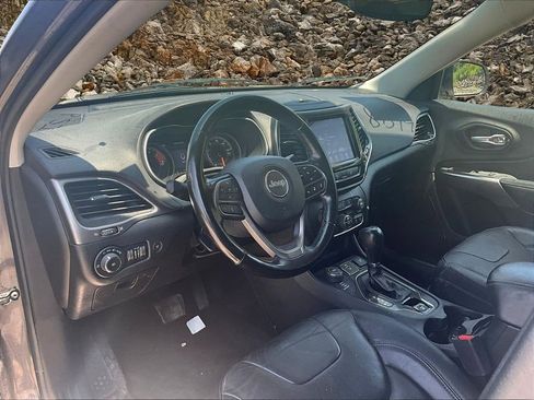 Used 2021 Jeep Cherokee Limited image 10