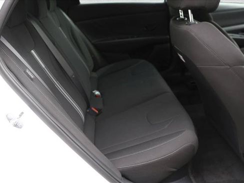 Certified 2025 Hyundai Elantra SEL FWD image 25