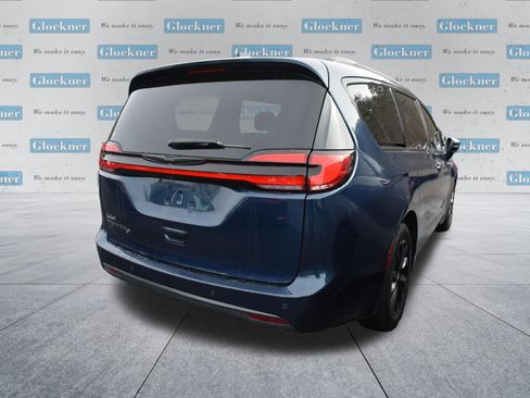 Used 2021 Chrysler Pacifica Touring w/ S Appearance Package image 4