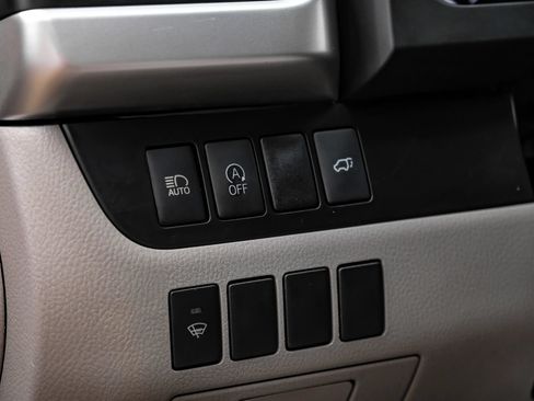 Used 2018 Toyota Highlander XLE FWD image 17