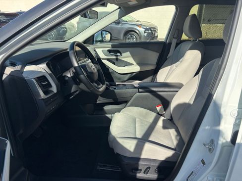 Used 2025 Nissan Rogue SV image 29