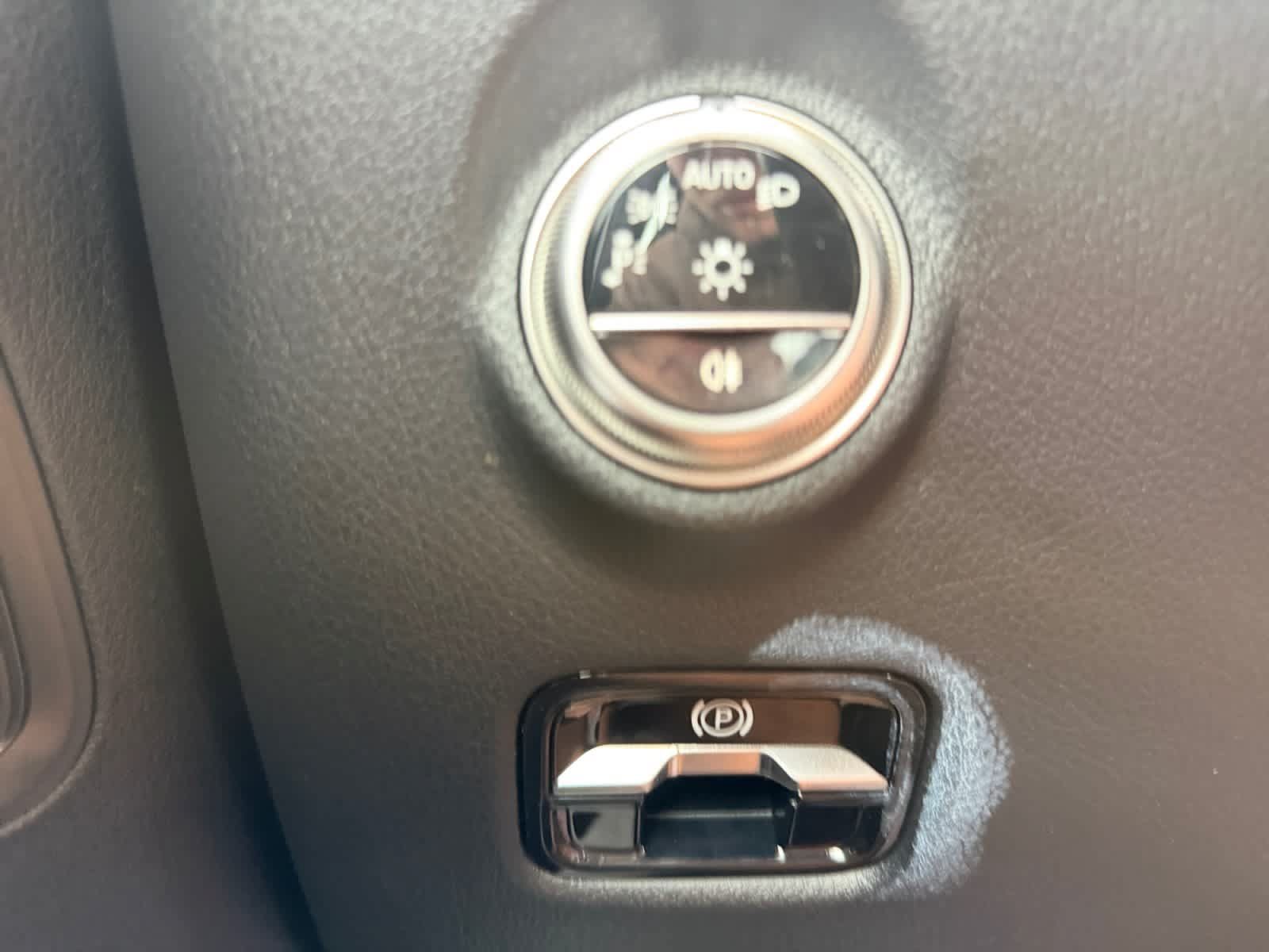 Used 2025 Mercedes-Benz C 300 4MATIC Sedan image 28