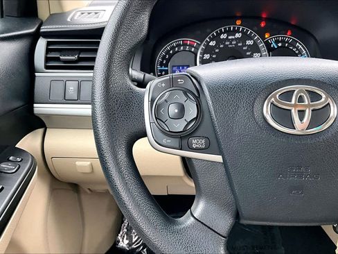 Used 2013 Toyota Camry LE image 22