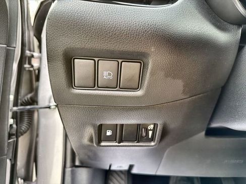 Used 2018 Toyota C-HR XLE FWD image 16