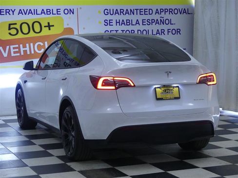 Used 2023 Tesla Model Y AWD image 4