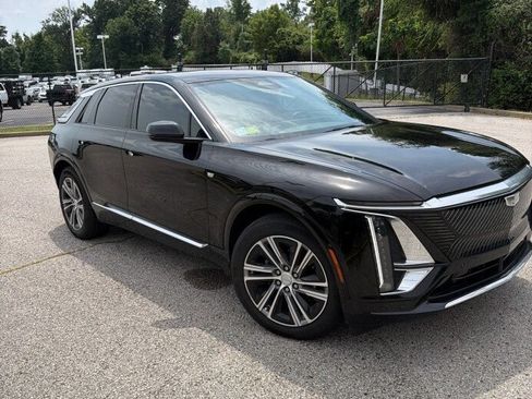 Used 2024 Cadillac Lyriq Luxury AWD/4WD image 3