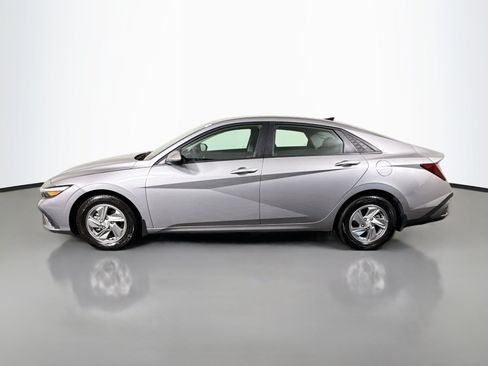 Used 2025 Hyundai Elantra SE FWD image 6