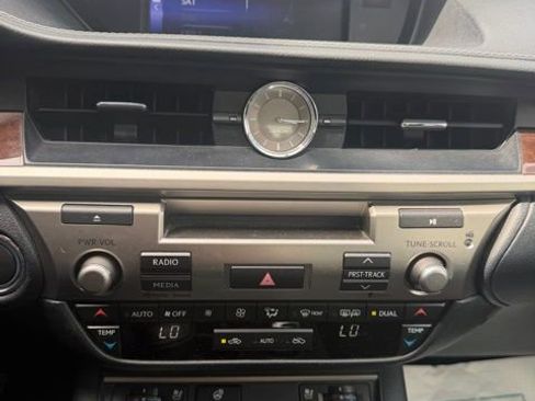 Used 2015 Lexus ES 350 w/ Premium Package FWD image 23
