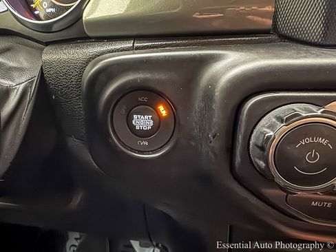 Used 2022 Jeep Wrangler Unlimited Sahara w/ Safety Group image 15