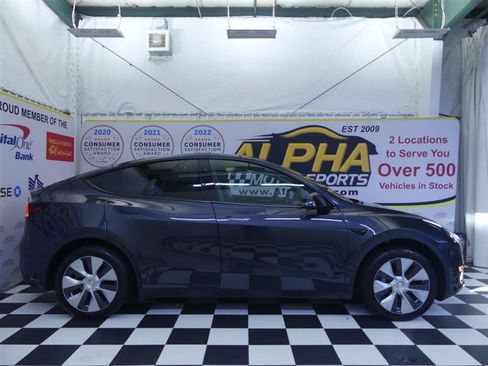 Used 2024 Tesla Model Y 2WD image 8