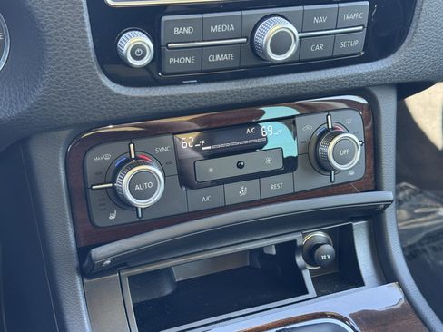Used 2015 Volkswagen Touareg VR6 AWD/4WD image 26
