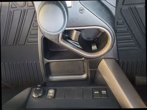 Used 2017 Toyota RAV4 XLE image 39