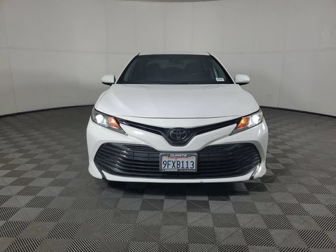Used 2020 Toyota Camry LE FWD image 9