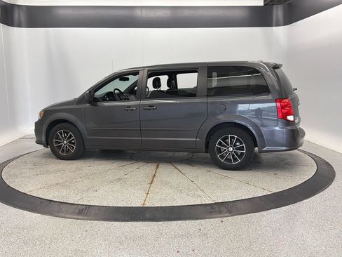 Used 2015 Dodge Grand Caravan SXT w/ Blacktop Package FWD image 2
