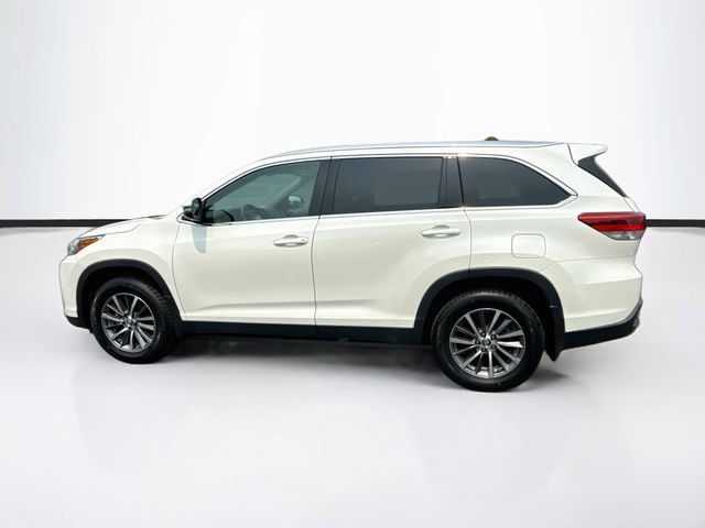 Used 2019 Toyota Highlander XLE AWD/4WD image 6