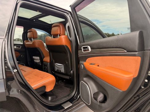 Used 2018 Jeep Grand Cherokee SRT w/ Trailer Tow Group IV AWD/4WD image 18