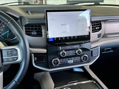 Used 2024 Ford Expedition Max Limited image 7