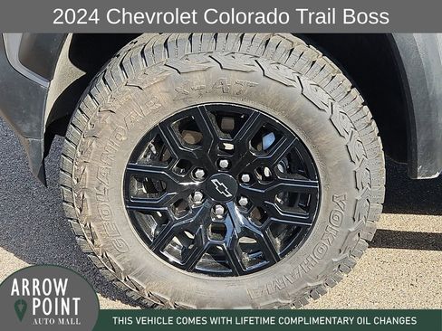 Used 2024 Chevrolet Colorado Trail Boss w/ Advanced Trailering Package AWD/4WD image 16
