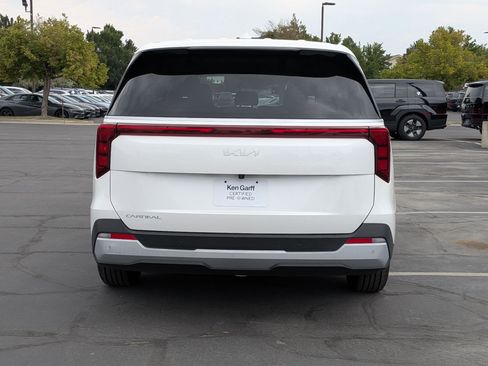 Used 2025 Kia Carnival FWD image 5