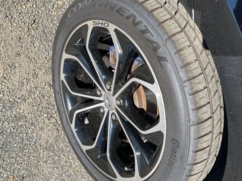 Used 2013 Ford Taurus SHO image 10