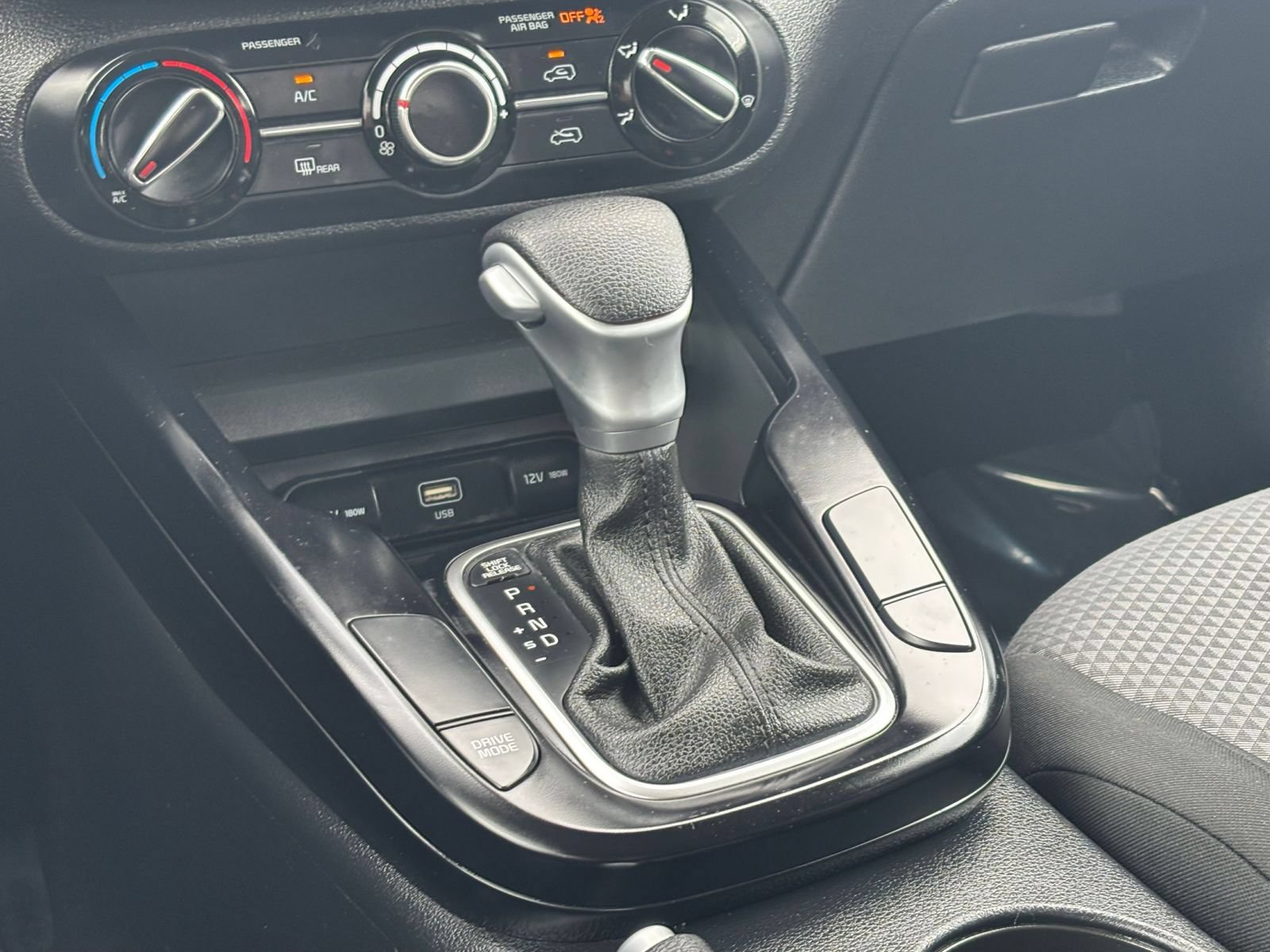 Used 2025 Kia Soul LX w/ LX Technology Package FWD image 36
